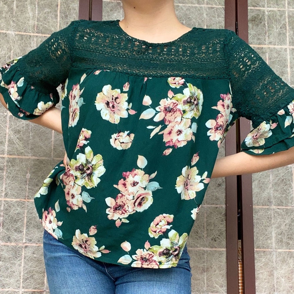 XHILERATION — Floral Teal Blouse w/ Lace Top